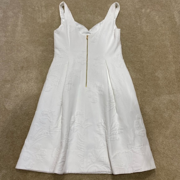 Lily Pulitzer size 4 white dress. Like new! - Picture 2 of 3
